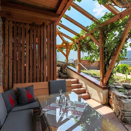 Stylish In With Private Terrace Apartmán